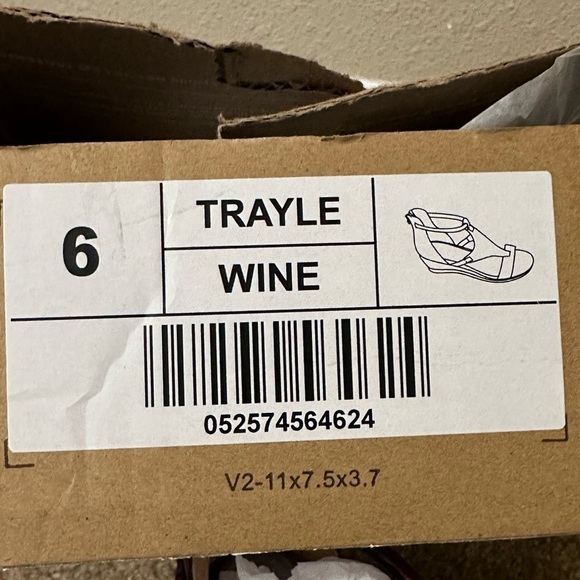 NWOT Journee Collection Footwear Trayle Wine Wedge Sandals Size: 6 - Picture 5 of 6
